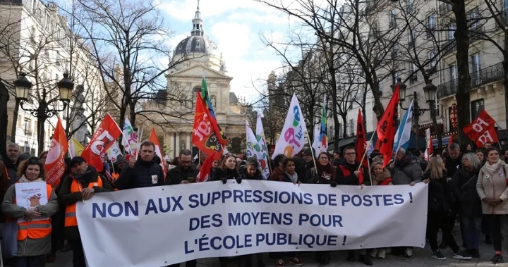 France : suppression de 4 000 postes dans l’éducation, une décision qui déclenche une grève massive