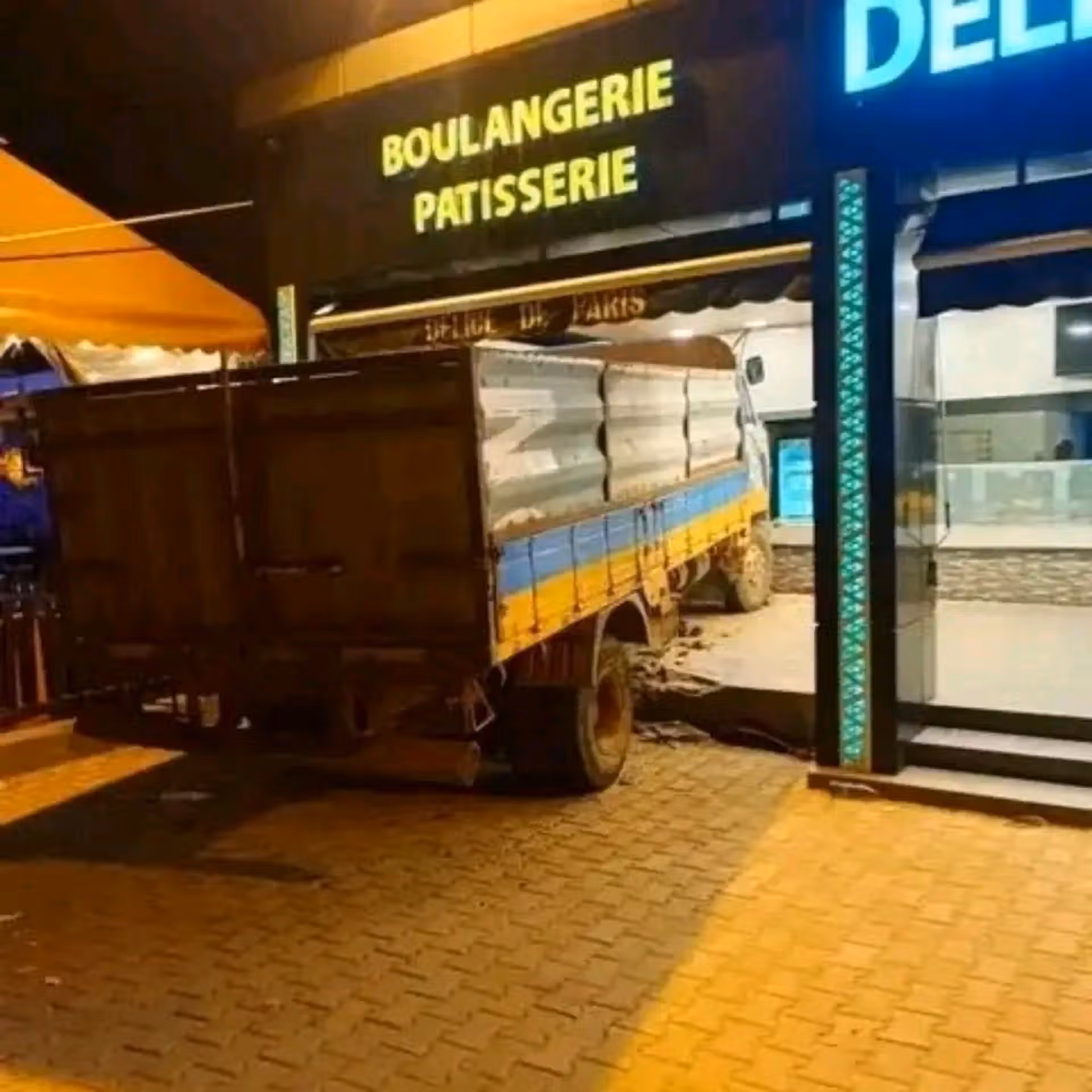 Côte d'ivoire/Bonoua : un camion percute une boulangerie à Yaou, aucun blessé signalé.