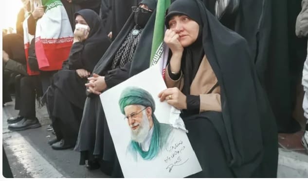 Assassinat de Ali Khamenei : l’Iran frappe 27 bases militaires et le monde se divise.