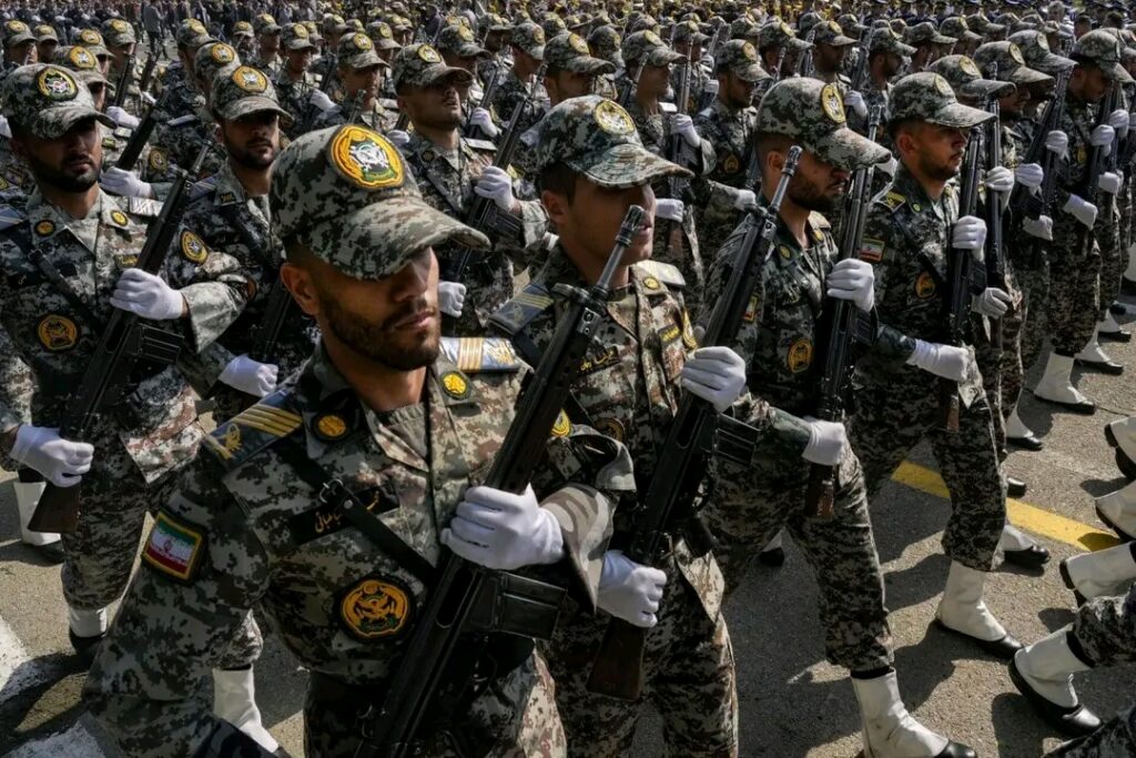 Tensions accrues en Iran : affrontements signalés entre forces américaines et combattants du CGRI