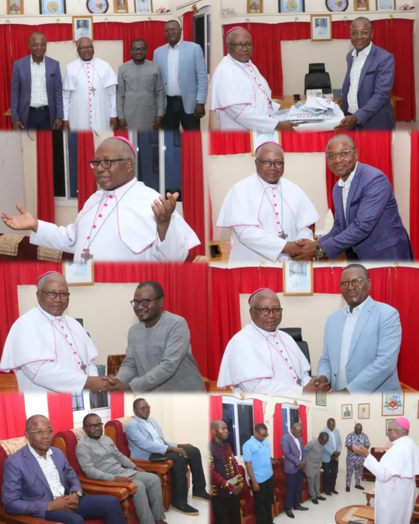 Togo/Atakpamé : l’exécutif communal chez l’évêque d’Atakpamé pour des civilités, conseils et bénédictions