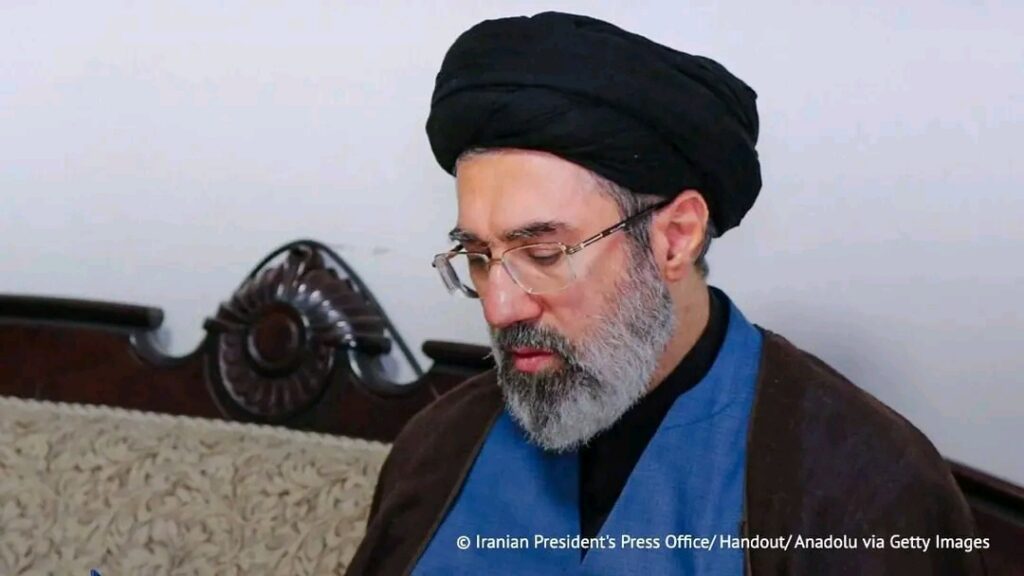 Iran : Mojtaba Khamenei aurait pris la décision de mettre fin aux hostilités
