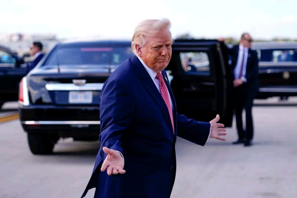 Trump menace Pékin d’une surtaxe massive si la Chine soutient militairement l’Iran : vers une nouvelle escalade commerciale mondiale ?