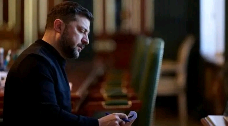 Sanctions allégées : Kiev alerte sur un possible “chèque de 10 milliards de dollars” pour Moscou