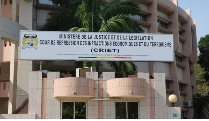 CRIET : un jeune homme jugé pour avoir filmé ses voisines nues à leur insu