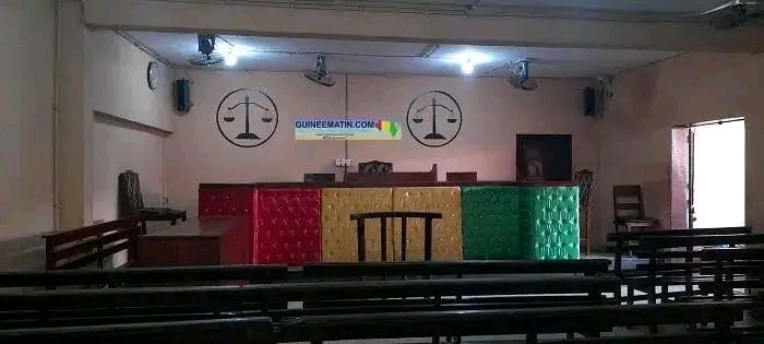 Guinée : au tribunal, un prévenu conteste des violences familiales et livre une version controversée