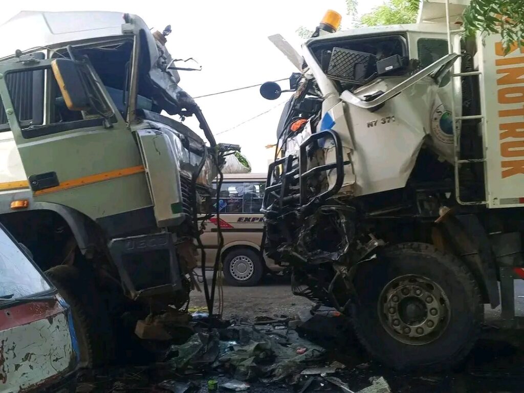 Accident spectaculaire au Tchad : collision violente entre deux poids lourds devant Don Bosco.