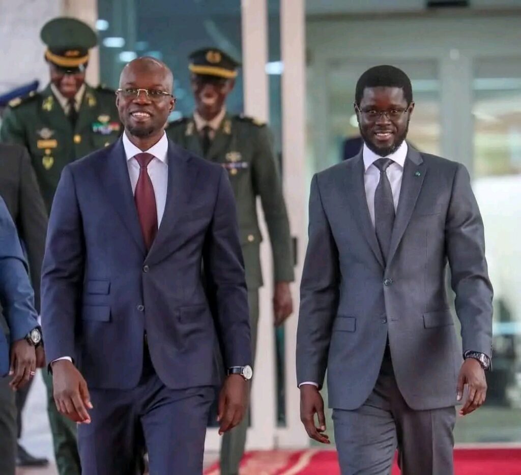 Au Sénégal, Bassirou Diomaye Faye tranche le débat sur l’éligibilité d’Ousmane Sonko