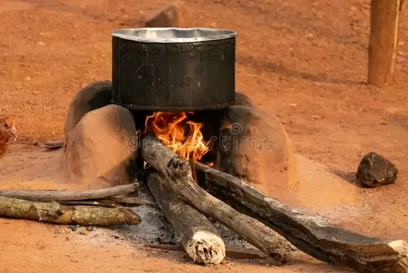 Bénin : pour des loyers impayés, un propriétaire confisque la marmite de sauce de son locataire à Allada