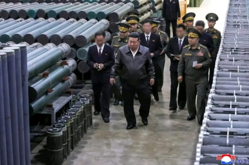Corée du Nord : Kim Jong-un inspecte des entreprises du complexe militaro-industriel