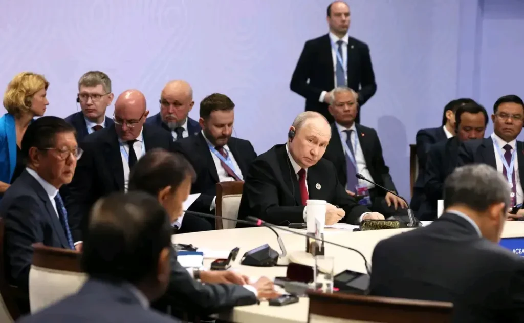 Russie–ASEAN : Vladimir Poutine participe au sommet marquant 35 ans de relations entre Moscou et l’Asie du Sud-Est