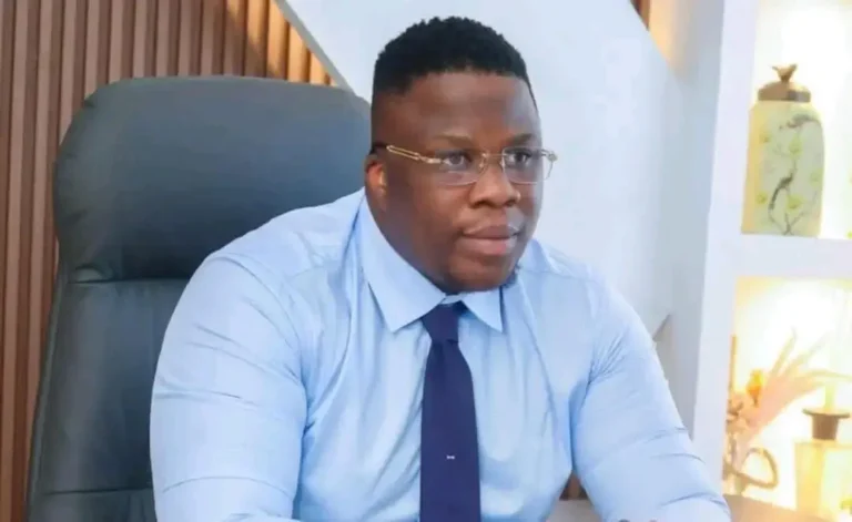 Côte d’Ivoire : l’influenceur Apoutchou National condamné à 3 ans de prison ferme et 264 millions FCFA d’amende.