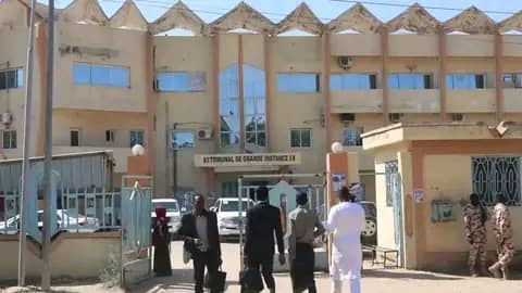 Tchad : une femme fuit après avoir aspergé sa coépouse d’huile bouillante à N’Djamena, son mari détenu pour sa présumée complicité