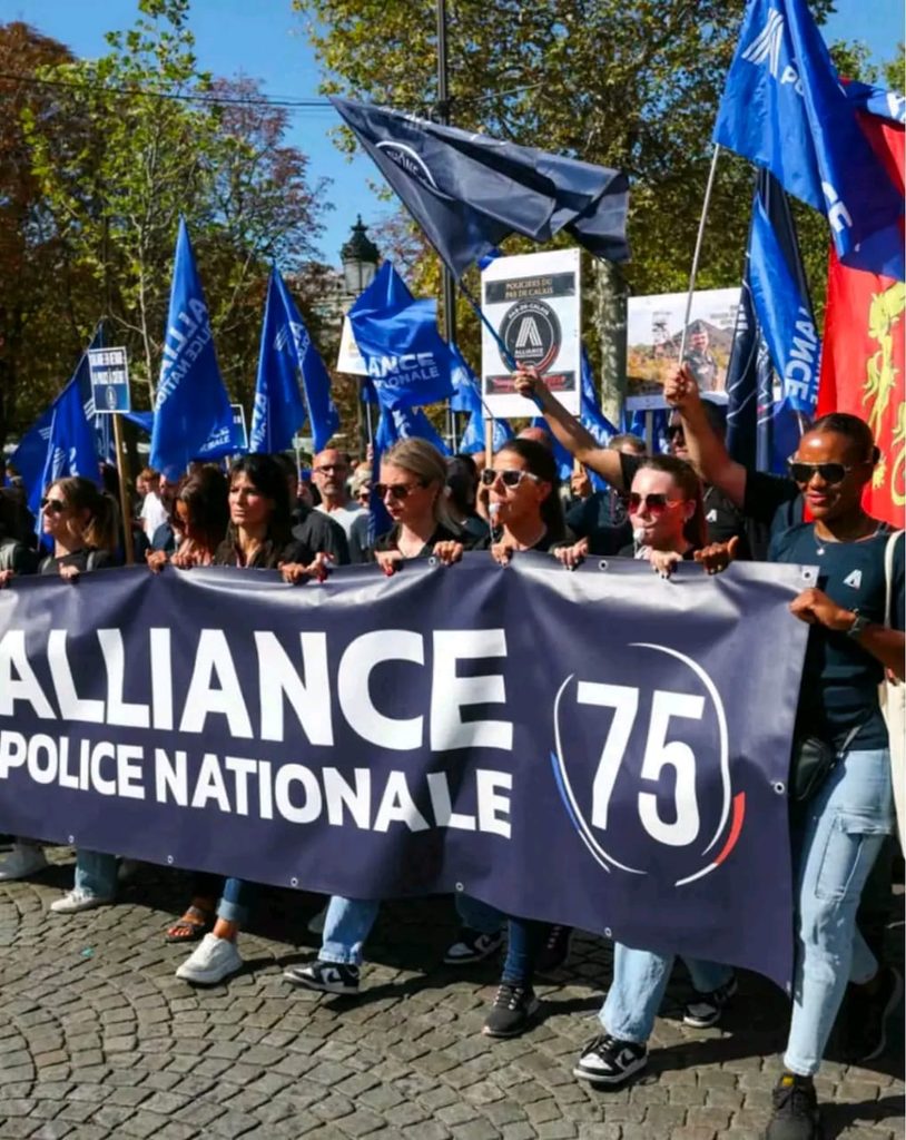 France : près de 10 000 policiers dans la rue pour réclamer des hausses de salaires et davantage de moyens