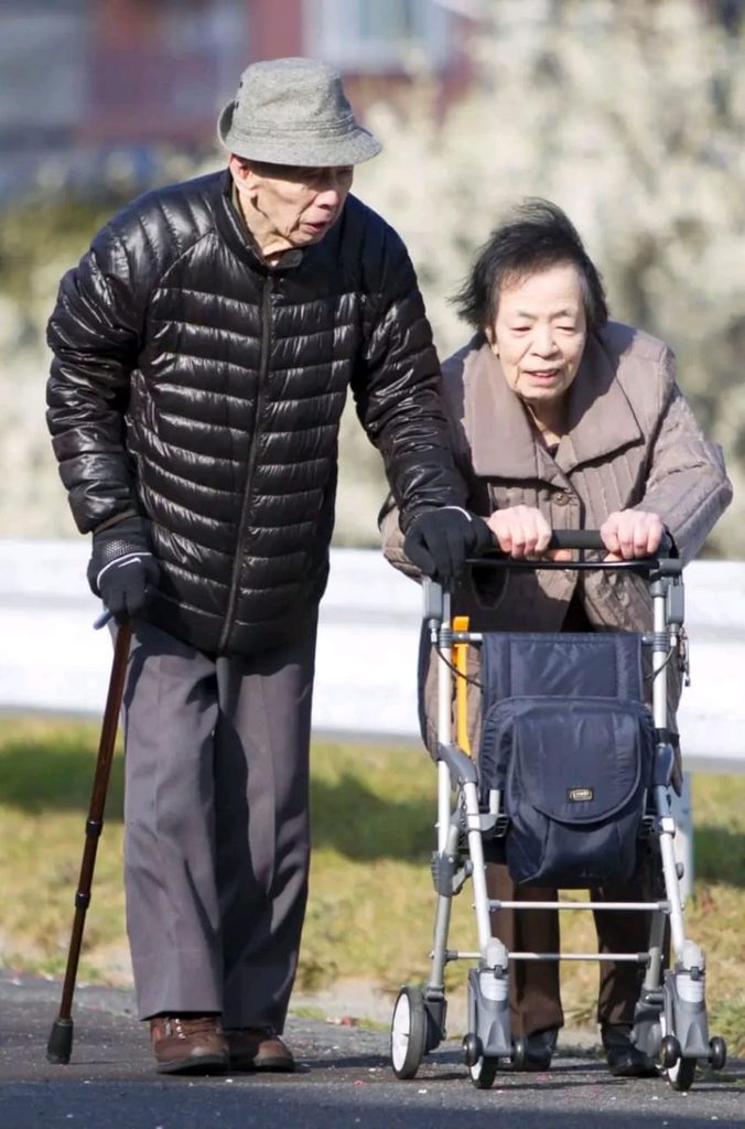 Japon : le nombre de centenaires dépasse les 100 000 pour la première fois, symbole d’une longévité record et d’un défi démographique majeur