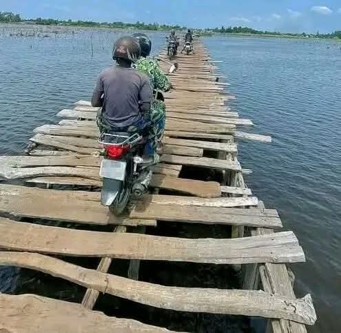 BÉNIN/Sèmé KPodji : la passerelle Sèkandji-Tchonvi, un danger au quotidien