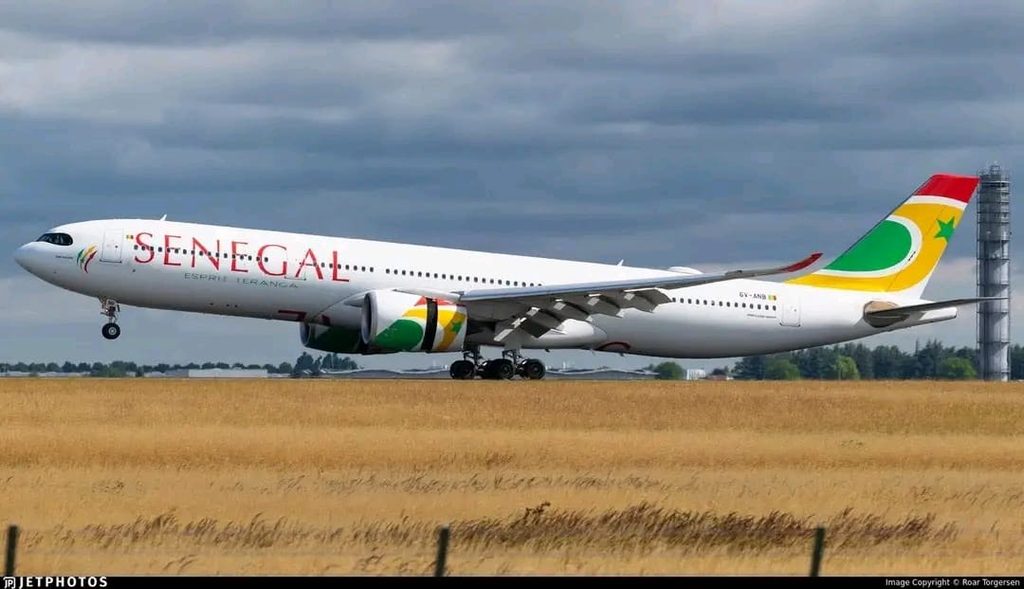 Sénégal : Air Sénégal suspend ses hôtesses et stewards sur la ligne Dakar-Paris après des soupçons de convoyage rémunéré de colis