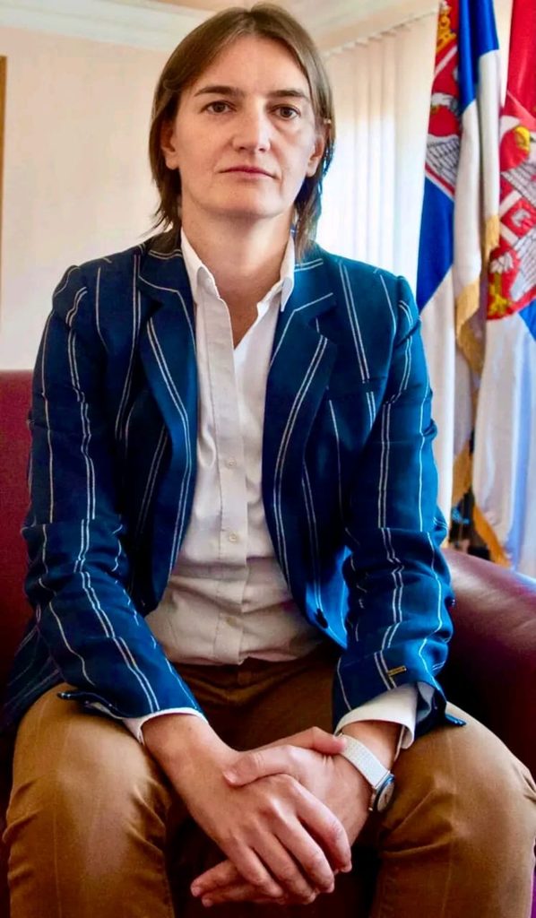 Serbie : Ouvertement lesbienne, Ana Brnabić devient présidente par intérim après la démission d’Aleksandar Vučić