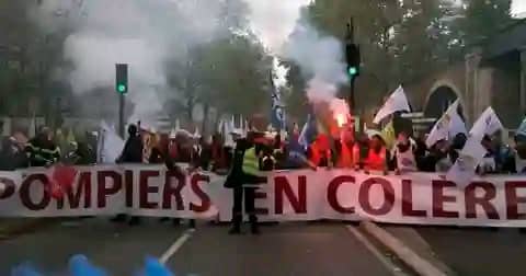 France : lycéens, fonctionnaires et pompiers dans la rue contre la vie chère et le manque de moyens France : lycéens, fonctionnaires et pompiers dans la rue contre la vie chère et le manque de moyens