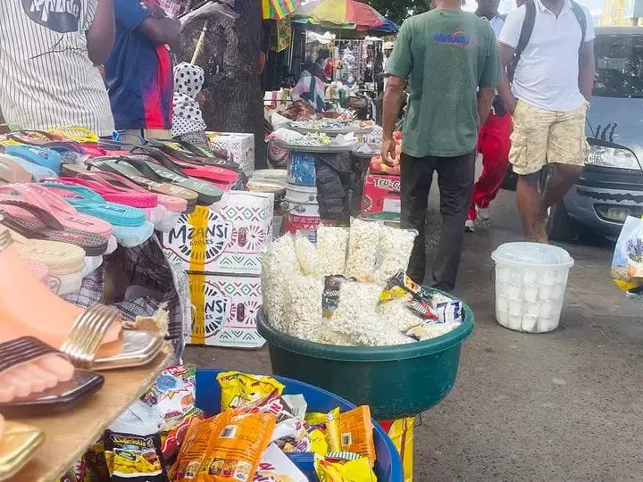 COMORES : régulation du commerce intérieur, les activités de proximités réservés aux seuls Comoriens d'origine COMORES : régulation du commerce intérieur, les activités de proximités réservés aux seuls Comoriens d'origine