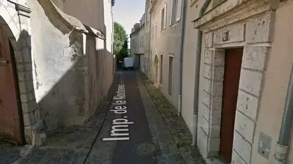 FRANCE : UNE FEMME DE 30 ANS AGRESSÉE SEXUELLEMENT, POIGNARDÉE ET ÉTRANGLÉE À CHARTRES
