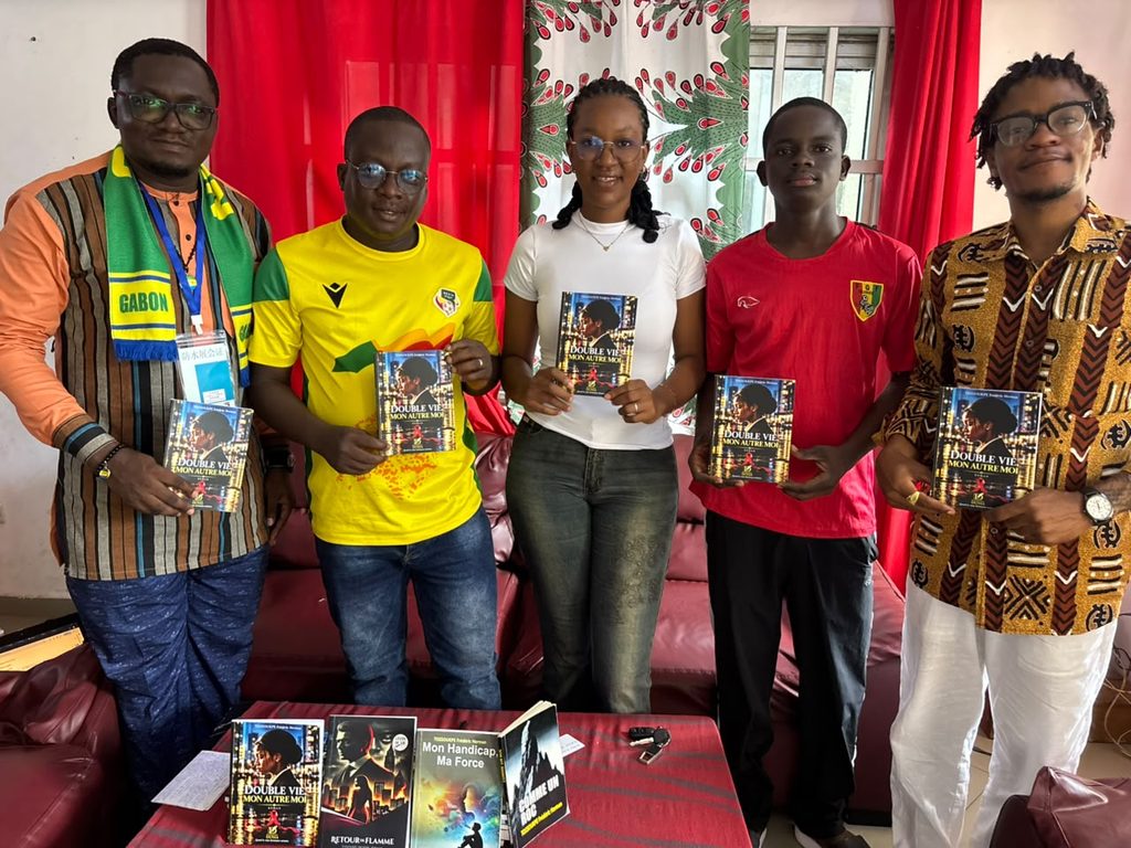 LITTÉRATURE : FRÉDÉRIC HERMAN TOSSOUKPÈ DÉDICACE SON NOUVEAU ROMAN AU BÉNIN