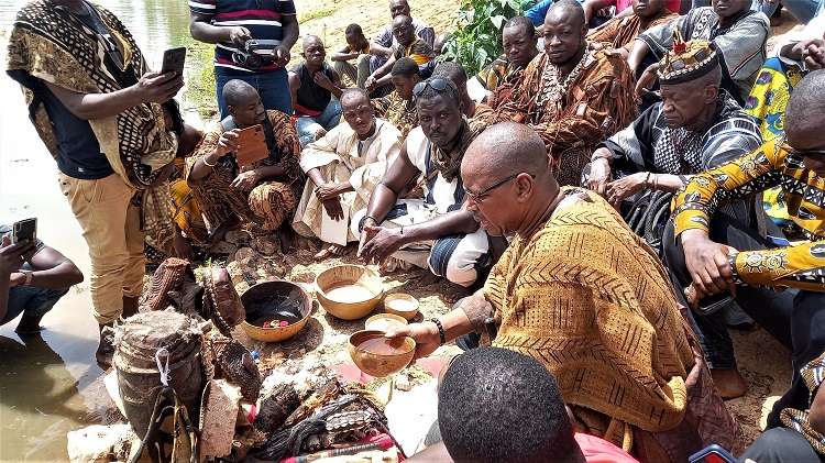 Commensalité des rivaux : Entre spiritualisme et interdits traditionnels africains, une question de conscience et de discernement