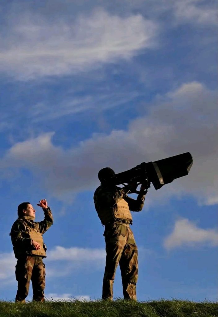 France : Des drones inconnus survolent la base navale de Toulon et plusieurs sites militaires, une enquête ouverte
