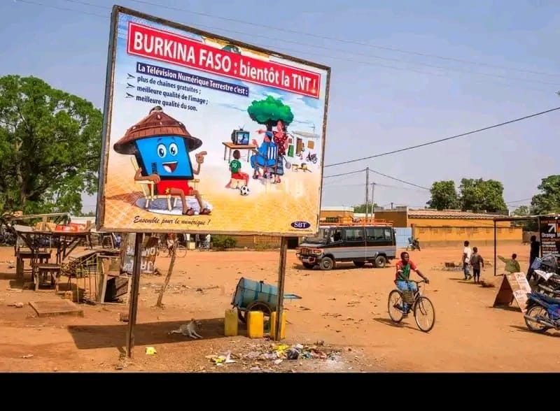 Burkina Faso : un homme blesse grièvement son épouse à la machette avant de se donner la mort à Pô