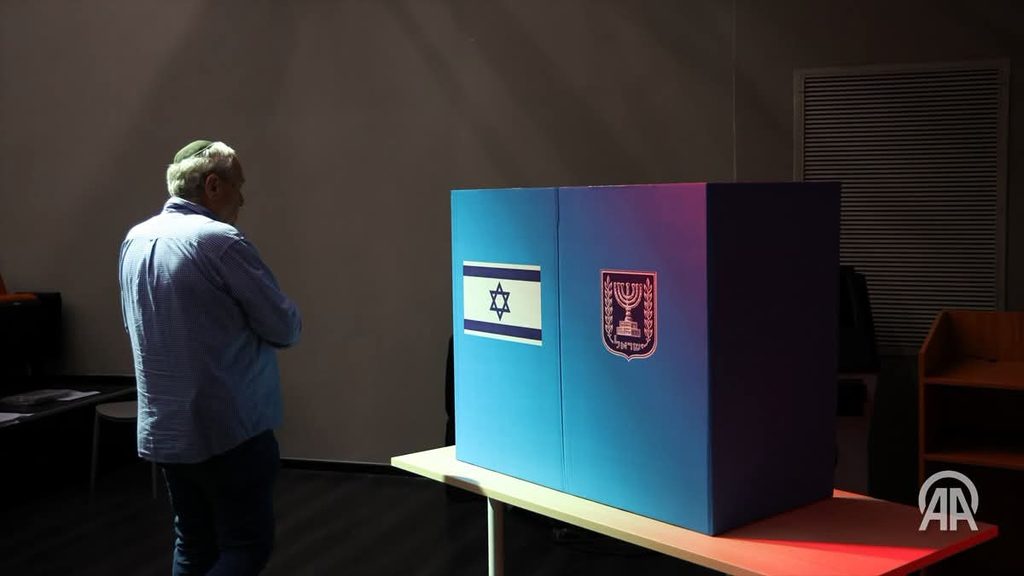 Israël : 56 sièges pour le bloc de Netanyahou après le dépouillement de près de la moitié des suffrages